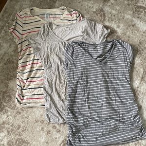 Lot of 3 Maternity T Shirts, size L, super stretchy and comfortable